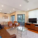 2 Bdrm North Sydney With Stunning Harbour Views - 16Wal