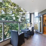 2 Bdrm North Sydney With Stunning Harbour Views - 16Wal