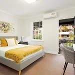 Beautiful 2-Bed Terrace House With Outdoor Areas