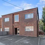 Burwood Newly Renovated 2 Bedroom Apartment