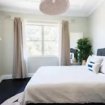 Beautiful 2Br Top Floor Bondi Beach Walk To Beach