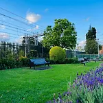 Huge Holiday Place Near To Beach, Airport, Train & Shoppings