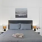Burwood New 2 Bedroom 2 Bath Apt Free Parking