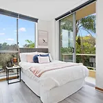 Bellevue Hill Close To Bondi Swimming Pool