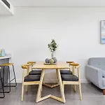 Modern 1 Bed Apt Op Mhs