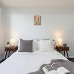 Cozy 2Br W Free Parking Near Westfield Parramatta