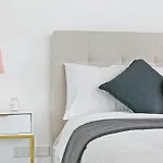Aircabin｜Mascot｜Spacious & Modern｜Walk To Station