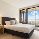 Large Elevated Apartment St Leonards
