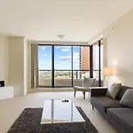 Large Elevated Apartment St Leonards