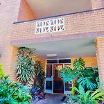 Carlton 3 Beds Unit - Free Parking