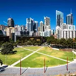 Spacious & Cosy 2 Bedroom Apartment In Darling Harbour