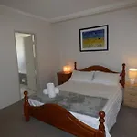 Buchn - 2Br In Balmain With Pool & Gym Facilities