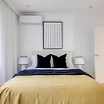 Kahlo Bondi - Luxury Escape - 3 Bedroom Furnished Apartments
