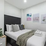 2 Bd Apt With Large Courtyard Near The Star Casino