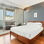 Beautiful 2-Bed Apartment With Ocean Views Of Barangaroo