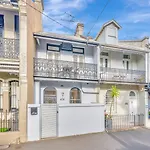 Stylish Terrace Oasis 2Br In Vibrant Surry Hills