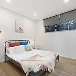 Entire Home In Wolli Creek