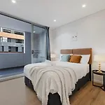 Entire Home In Wolli Creek