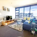 Comfy & Bright 1 Bed Apt Olympic