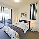 Comfy & Bright 1 Bed Apt Olympic