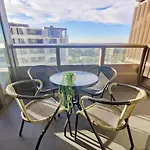 Comfy & Bright 1 Bed Apt Olympic