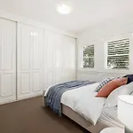 Spacious Art Deco Apartment In The Heart Of Manly