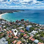 Spacious Art Deco Apartment In The Heart Of Manly