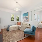 Spacious Art Deco Apartment In The Heart Of Manly