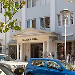 Oversized Art Deco In Potts Point Near Harbour