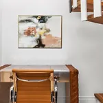 Ultimo L Renovated 2 Bedroom House With Rooftop Balcony