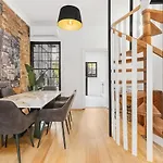 Ultimo L Renovated 2 Bedroom House With Rooftop Balcony