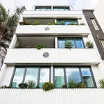 \'The Fern\' Split-Level Oasis With Lush Courtyard