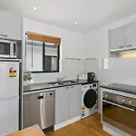 Fantastic Location And Comfort In Crows Nest Sant4