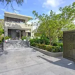 Putney Brand New Luxury House Pool & Waterview
