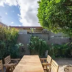 \'Made In Sydney\' Chic Shop Conversion With Courtyard