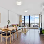 Lovely 2 Bedroom Apt In Centre Of Sydney Olympic Park