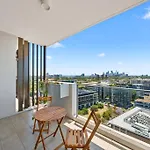City View 2 Bedrooms Apt In Waterloo