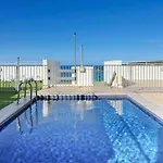 The Norfolk - A Bright Beachside Hideaway With Pool