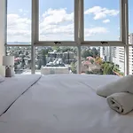 Burwood 1Bedroom Apartment Next To Station