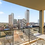 City Skyline Views Cbd Apartment - 1602