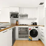 City Skyline Views Cbd Apartment - 1603