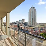 City Skyline Views Cbd Apartment - 1603