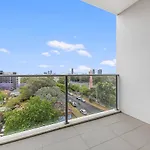 Sydney Homebush Two Bedroom Apartment With 2 Parkings