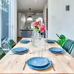 Astounding 3 Bedroom House Surry Hills 2 E-Bikes Included