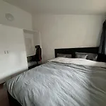 2 Bedrooms Terrace House
