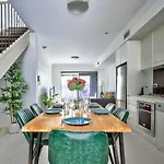 Superb 3 Bedroom Apartment Surry Hills