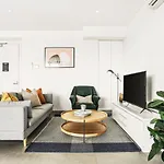 Modern 2Bd In Trendy Inner West