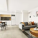Modern 2Bd In Trendy Inner West