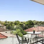 Modern 2Bd In Trendy Inner West