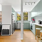 Comfortably Central 2-Bed Apartment